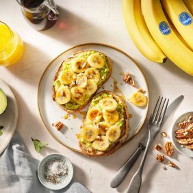 Frukosttoast med avokado och Chiquita-banan