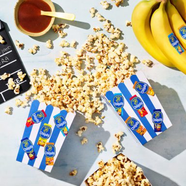 Popcorn med Chiquita-banankaramellsås och havssalt