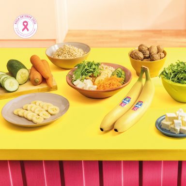 Skål med Fullkornsris, Chiquita-bananer, Feta, Valnötter och Krispiga Grönsaker